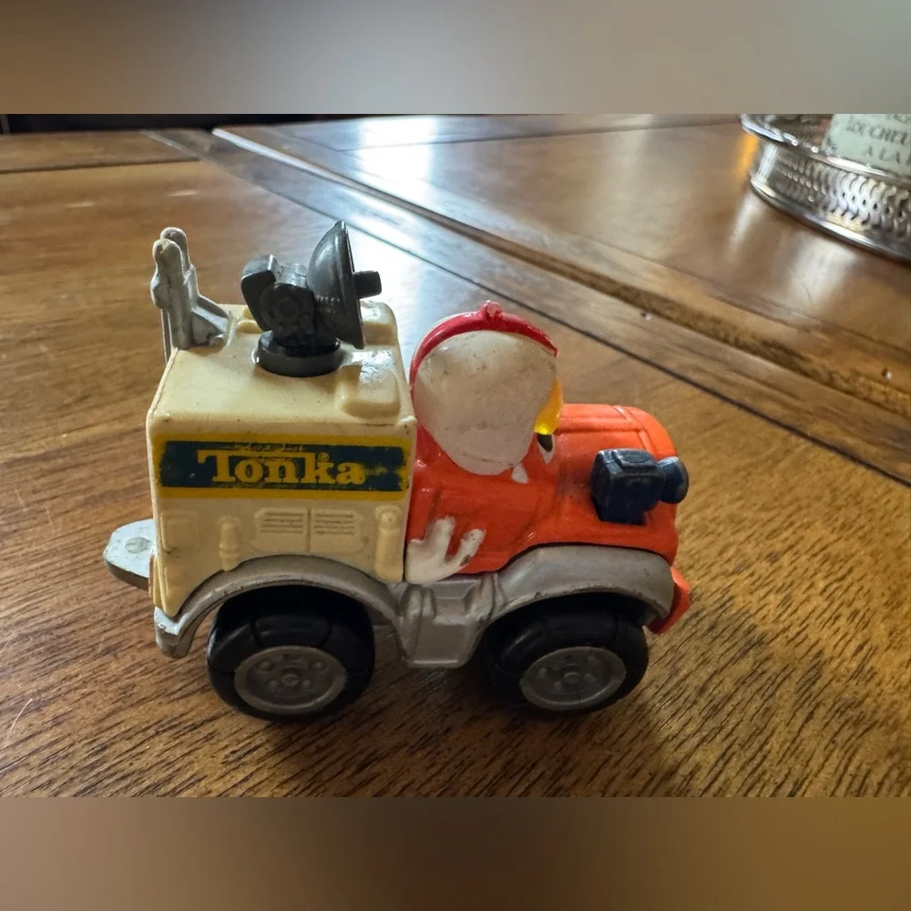 Maisto Tonka Lil Chuck & Friends Die Cast Metal Satellite Truck Orange 2002 - Picture 3 of 7